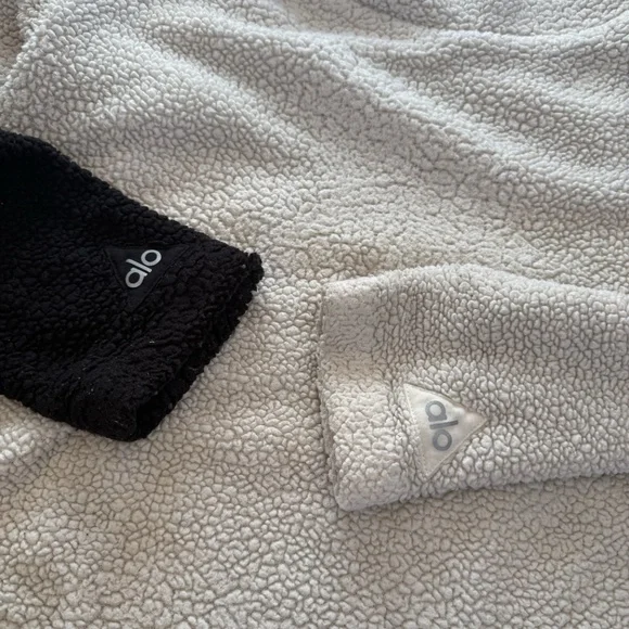 Two ALO Yoga Sherpa Turtleneck Fleece Pullover Top Bundle - Picture 4 of 4